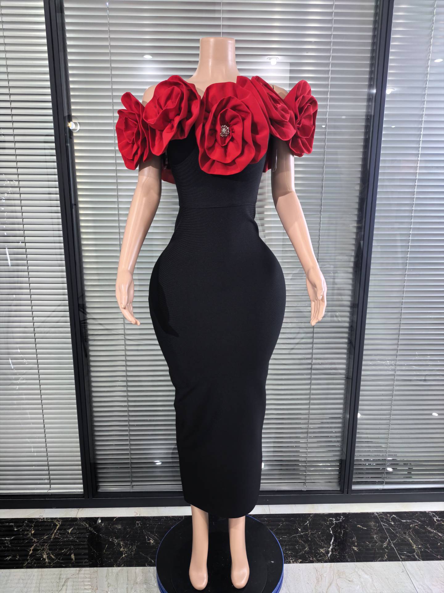 빨간색과 흰색 여성용 섹시한 스트랩리스 큰 꽃무늬 오프 - Women'S Red Formal Wear 리뷰 및 가격